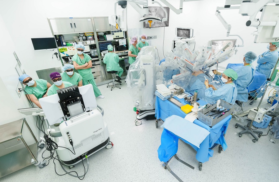 메드트로닉 ‘휴고’ 기반 국내 첫 로봇 수술 성공