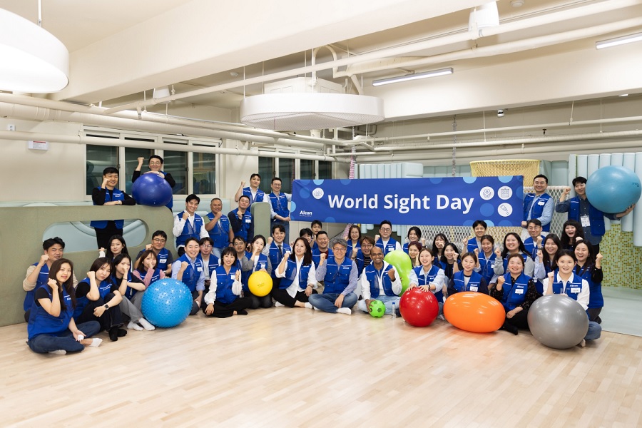 “어린이들의 시력 지킬 수 있도록 지원할 것”